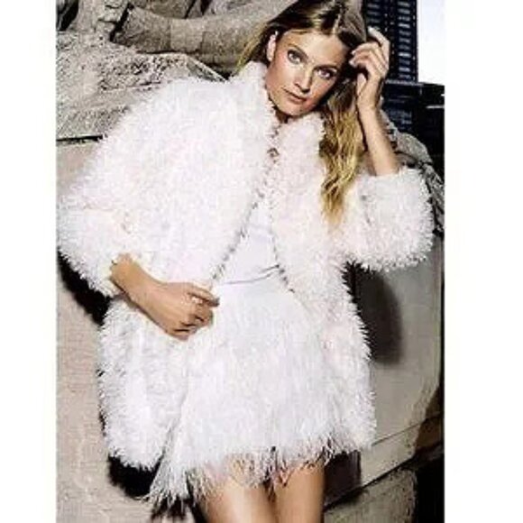 💥STUNNING💥Fluffy Feather Mini Skirt in In Soft Ivory - Picture 1 of 12